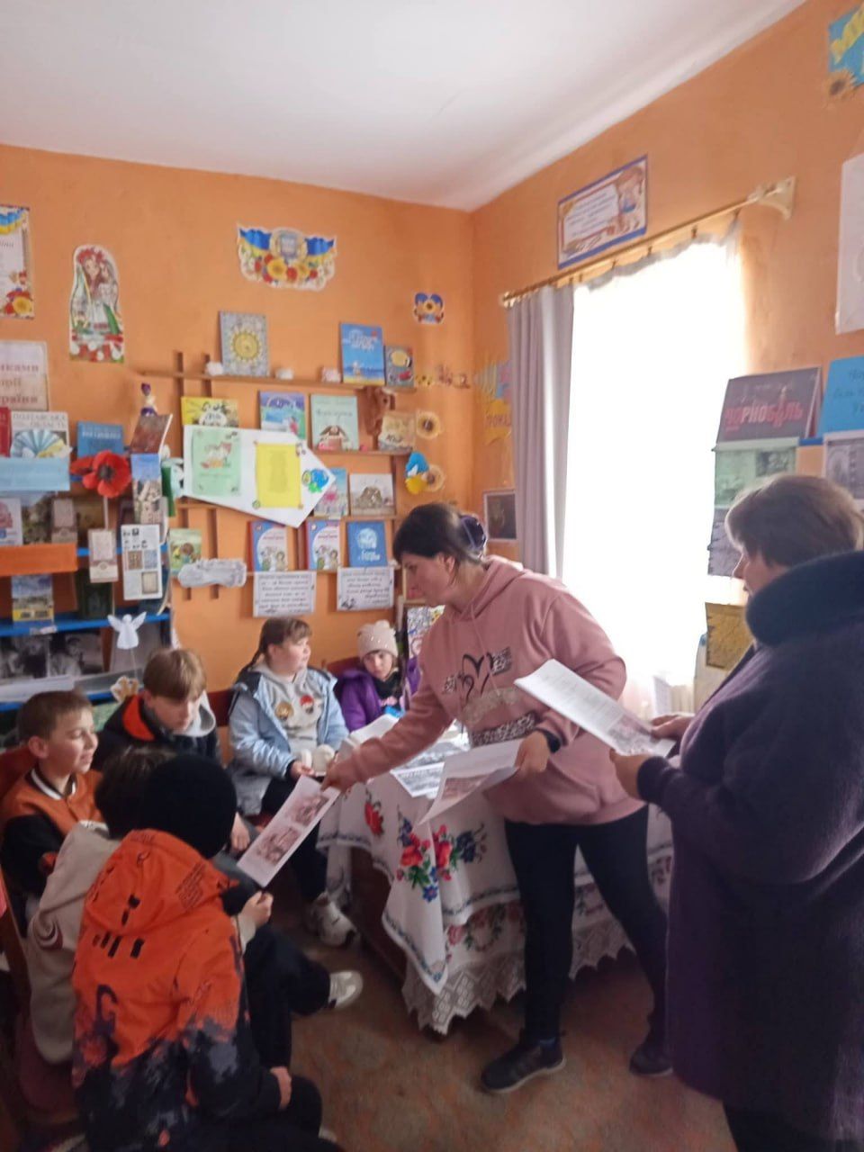 У бібліотеках діють виставки до Дня пам’яті Чорнобильської трагедії