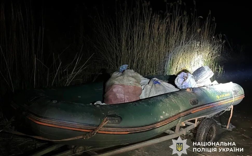 Рибалки «на мільйони»: на Кременчуцькому водосховищі браконьєри наловили сітками пів тонни риби