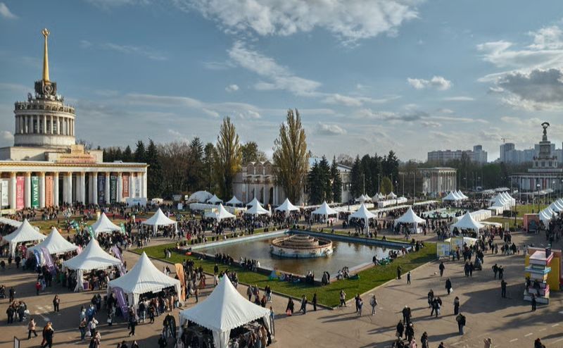 На «Книжковій країні» зібрали 750 тис грн на благодійність і книги для військових і сільських бібліотек