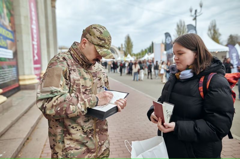 На «Книжковій країні» зібрали 750 тис грн на благодійність і книги для військових і сільських бібліотек