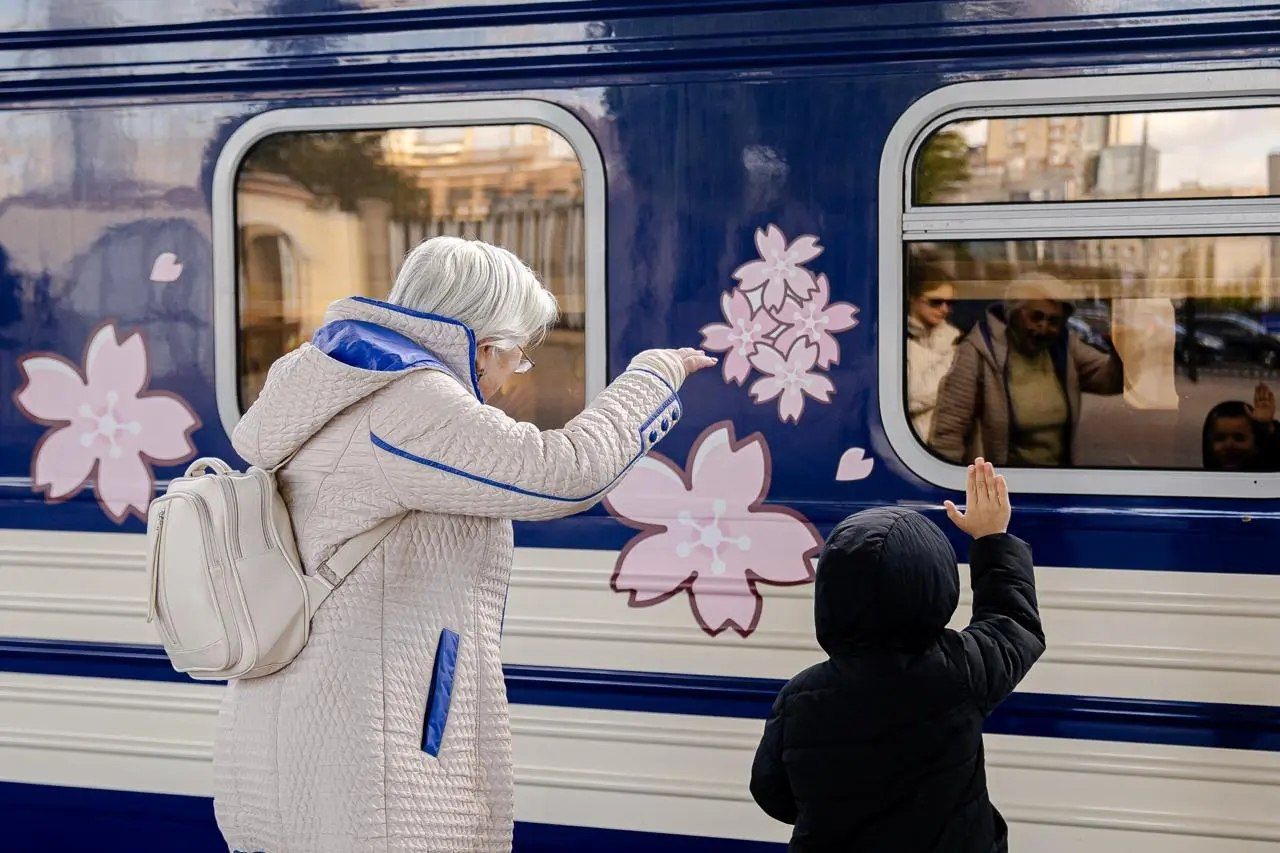 У перший рейс країною вирушив новий потяг «Сакура»