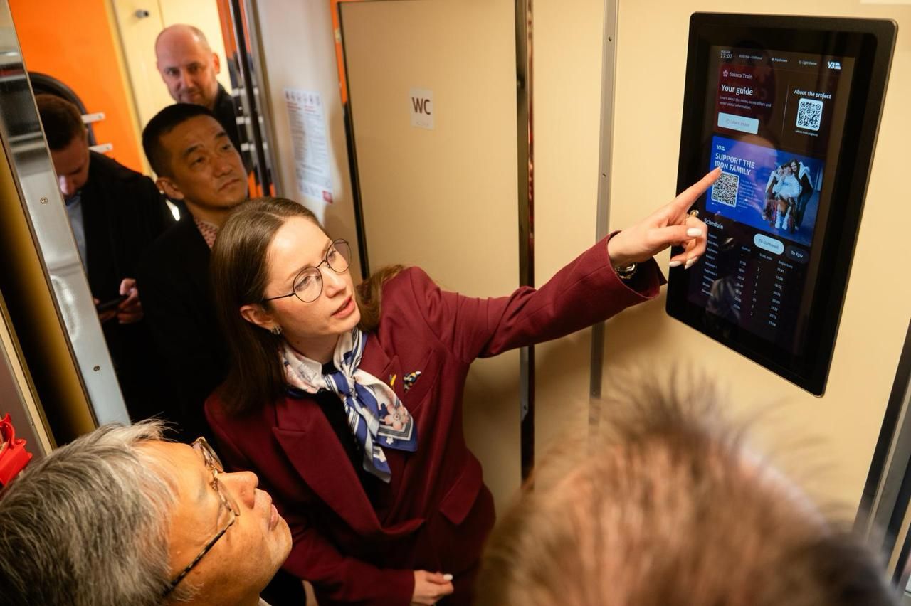 У перший рейс країною вирушив новий потяг «Сакура»