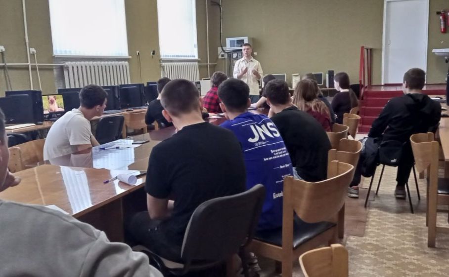 Піщанські школярі зустрілися з офіцером рекрутингу
