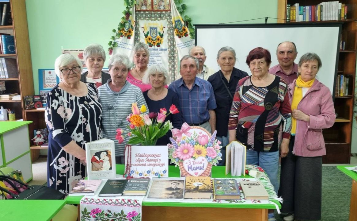 «Кава з маминими історіями»: у Решетилівській ЦМБ відбувся захід до Дня матері