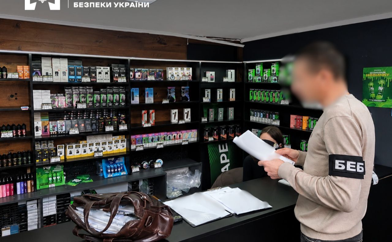 У Полтаві викрили масштабну мережу з продажу вейпів та рідини
