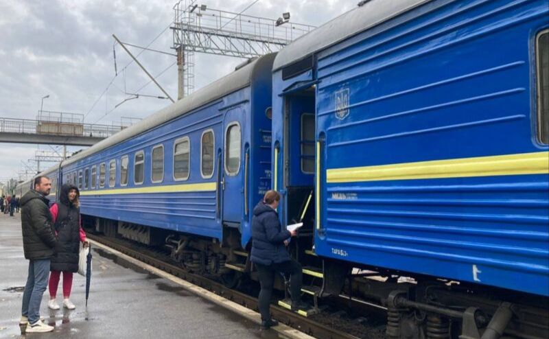 З 1 червня електрички через Кременчук курсуватимуть зі змінами