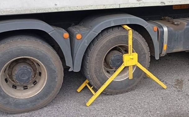 На Полтавщині зафіксували значні перевантаження вантажівки