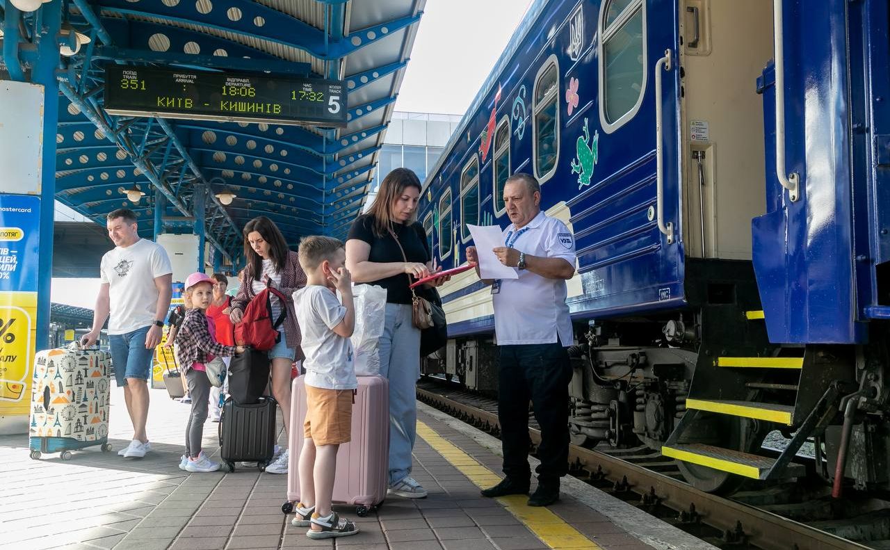 Укрзалізниця додає нові дитячі вагони