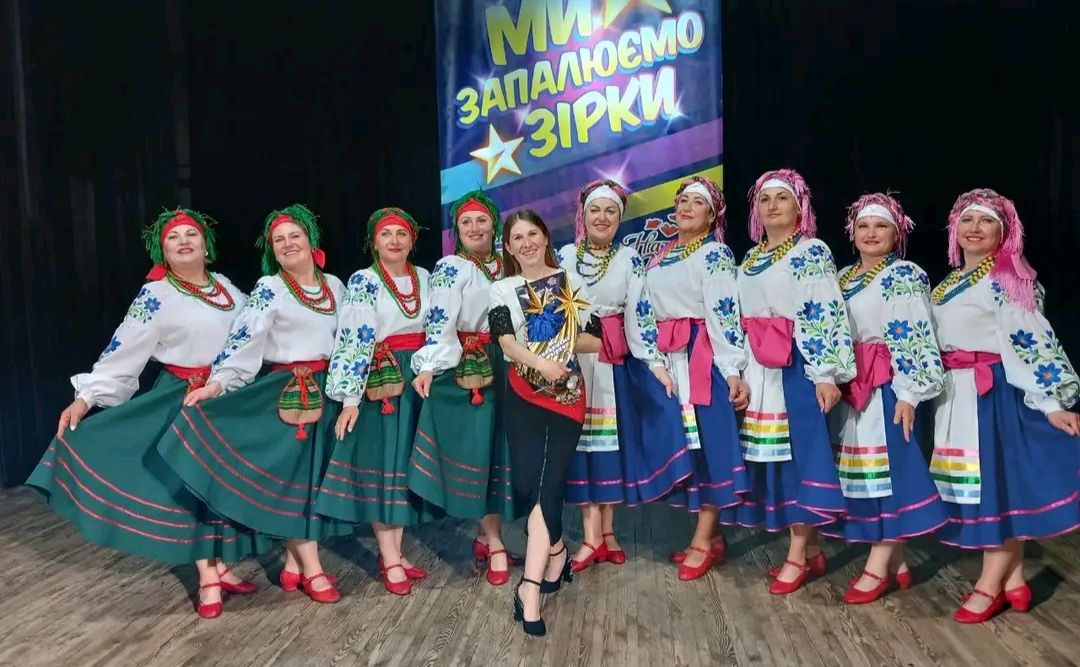 Для колективу «Особлива» придбали нові сценічні сорочки