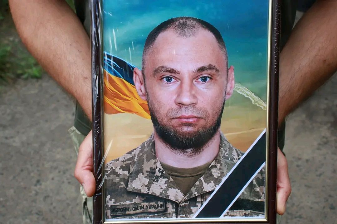 Решетилівська громада провела в останню путь старшого солдата Ігоря Дроботая з селища Покровське