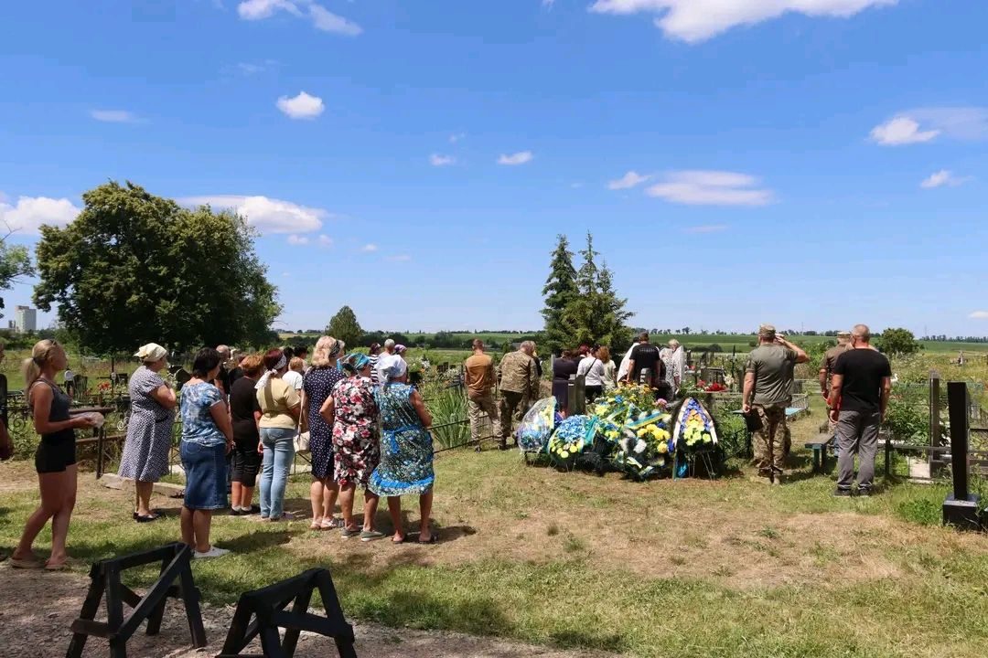 Решетилівська громада провела в останню путь старшого солдата Ігоря Дроботая з селища Покровське