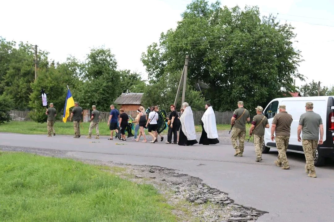 Решетилівська громада провела в останню путь старшого солдата Ігоря Дроботая з селища Покровське