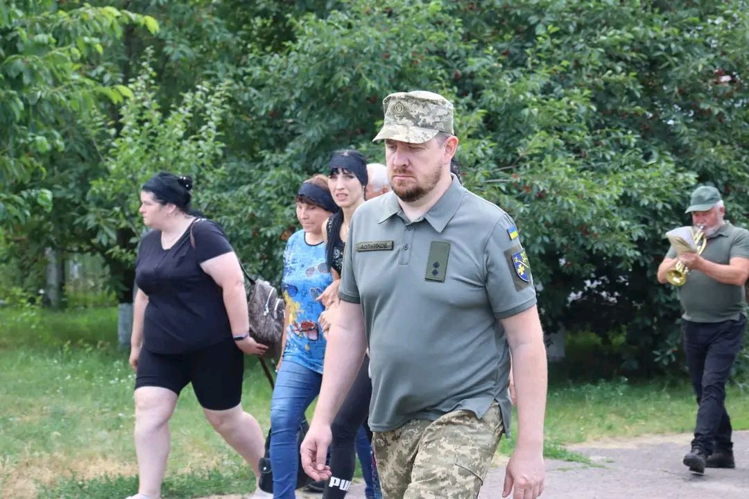 Решетилівська громада провела в останню путь старшого солдата Ігоря Дроботая з селища Покровське