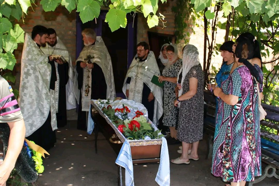 Решетилівська громада провела в останню путь старшого солдата Ігоря Дроботая з селища Покровське