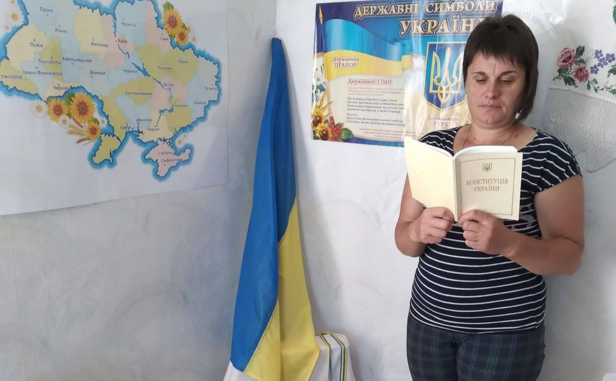 У книгозбірнях презентували виставки до Дня Конституції України