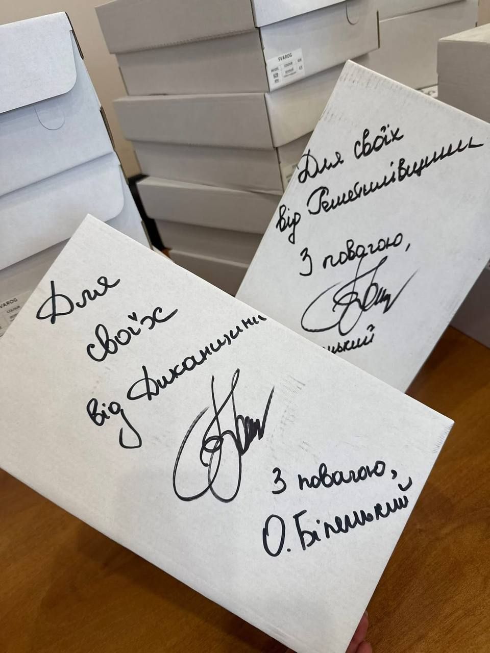 Ще понад 50 пар взуття для захисників придбав Олександр Біленький