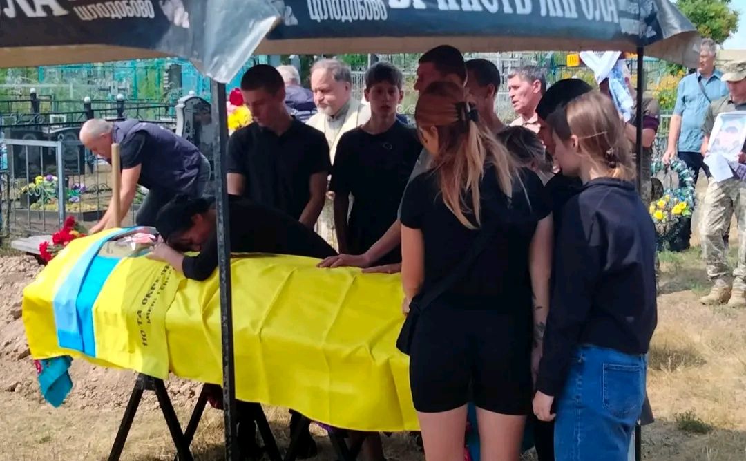 Решетилівська громада попрощалася із 23-річним воїном Олександром Годиною