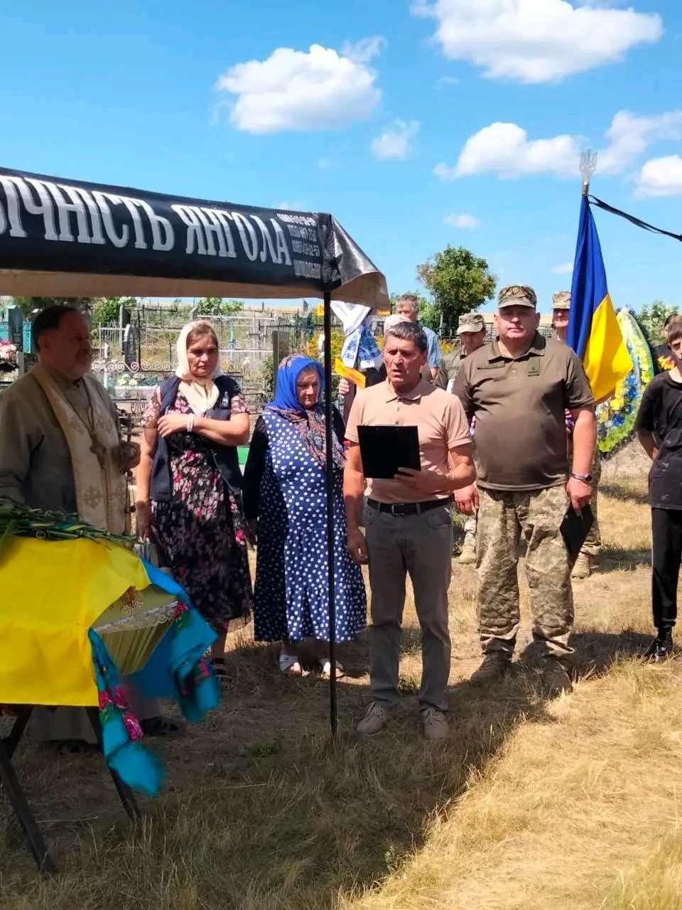 Решетилівська громада попрощалася із 23-річним воїном Олександром Годиною