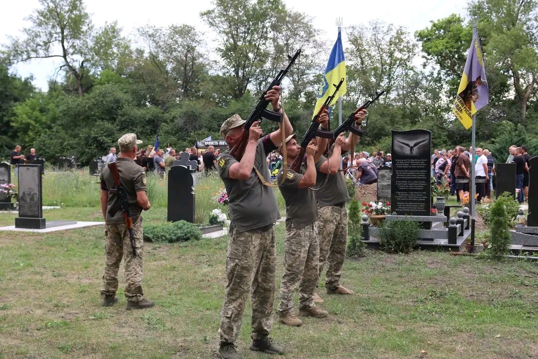 Громада провела в останню путь Миколу Лукашука