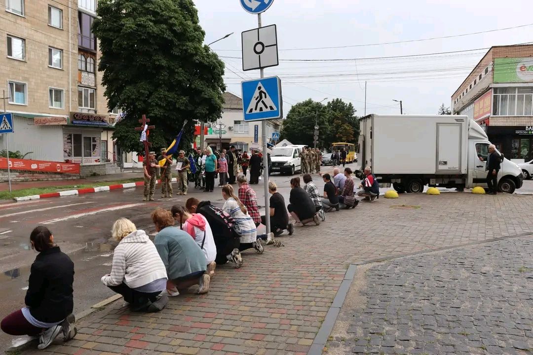 Решетилівщина продовжує оплакувати своїх захисників — сьогодні попрощалися із Артемом Мандичем