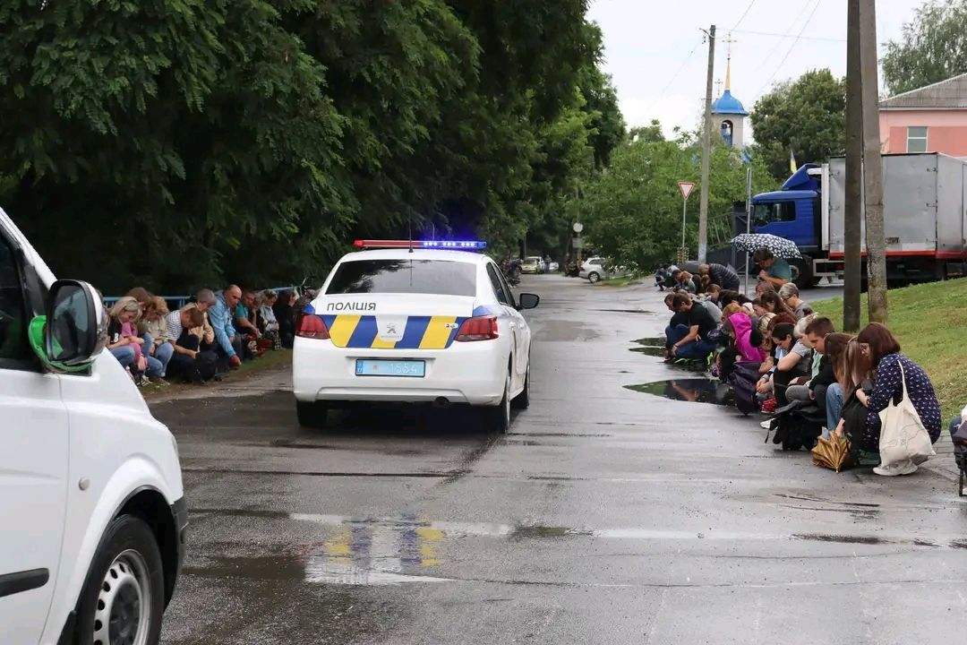 Решетилівщина продовжує оплакувати своїх захисників — сьогодні попрощалися із Артемом Мандичем