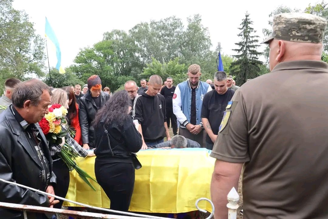 Решетилівщина продовжує оплакувати своїх захисників — сьогодні попрощалися із Артемом Мандичем