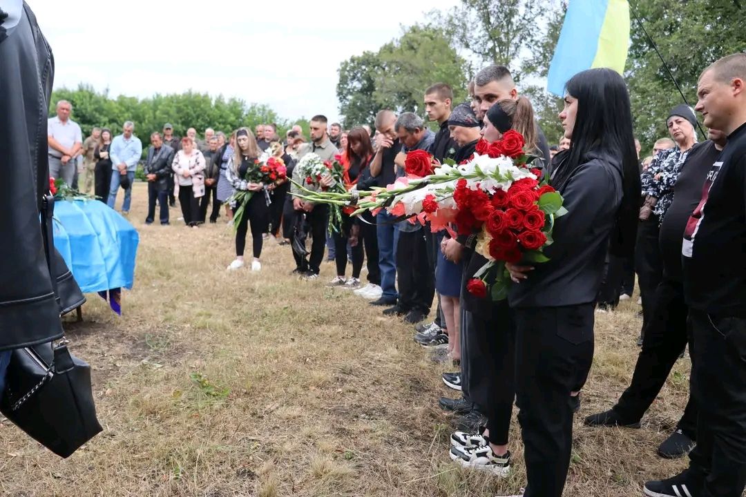 Решетилівщина продовжує оплакувати своїх захисників — сьогодні попрощалися із Артемом Мандичем