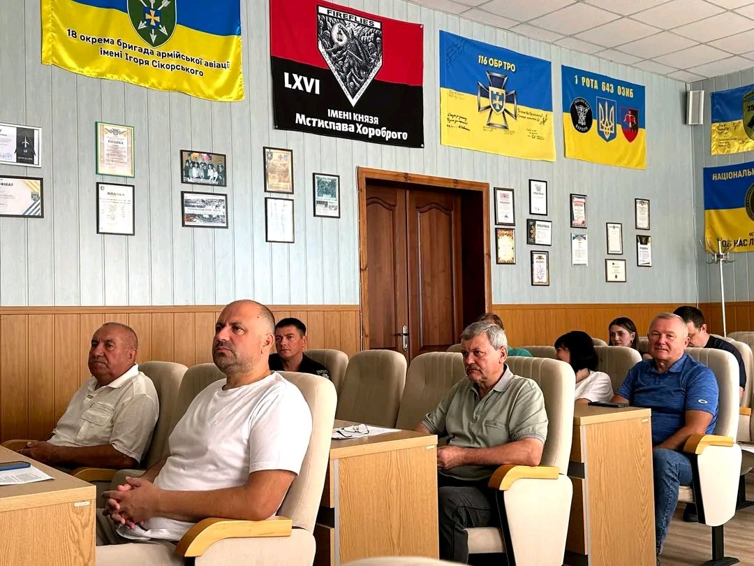 Від конкурсу на автобусний маршрут до сезонної торгівлі: у Решетилівці провели позачергове засідання виконавчого комітету