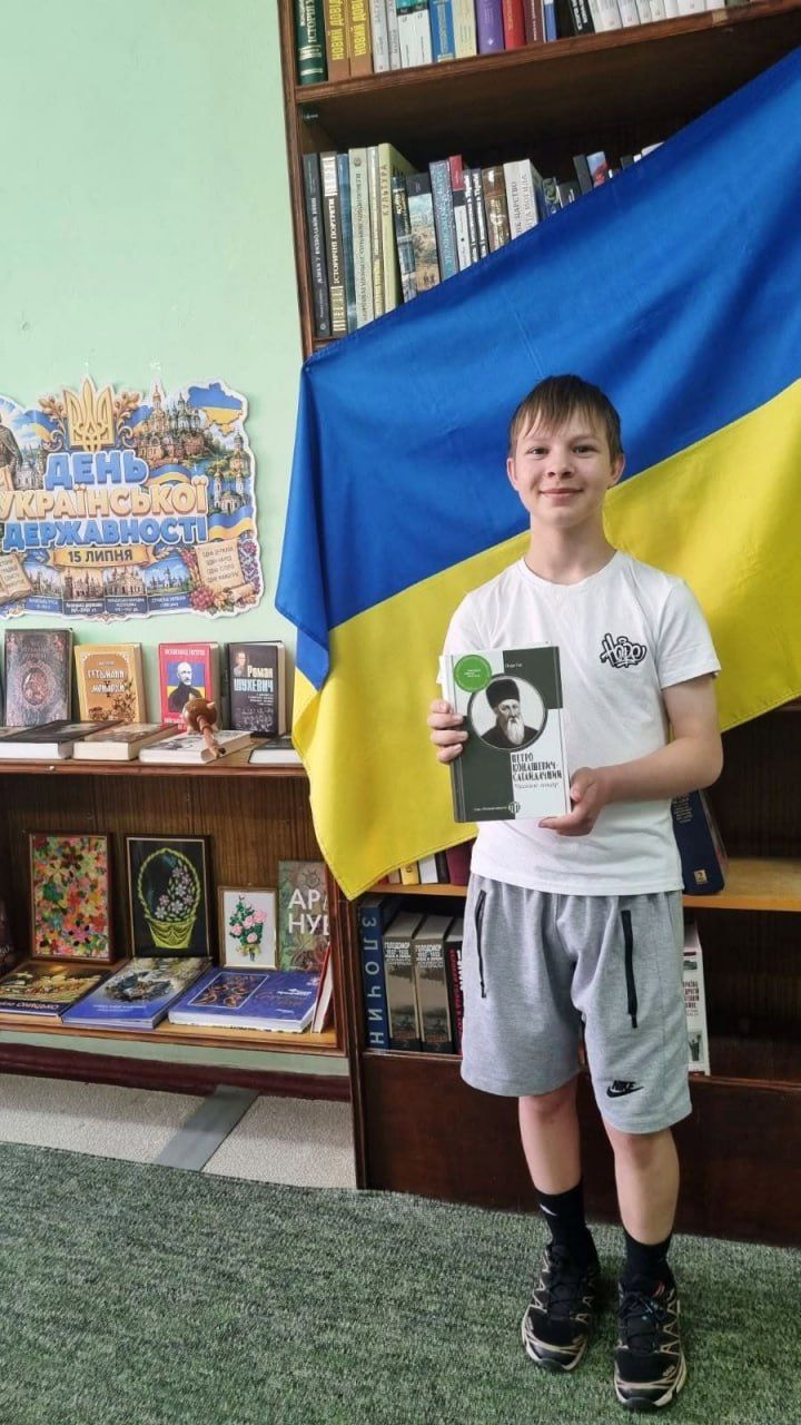 У книгозбірнях громади презентували виставки до Дня Державності України
