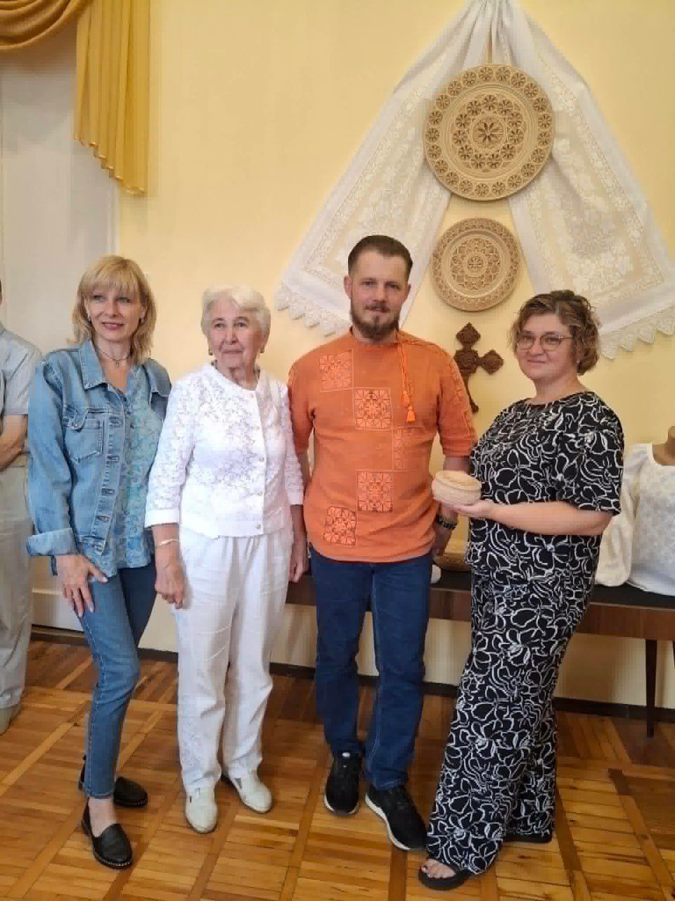 У Полтаві відкрили виставку виробів родини Вакуленко