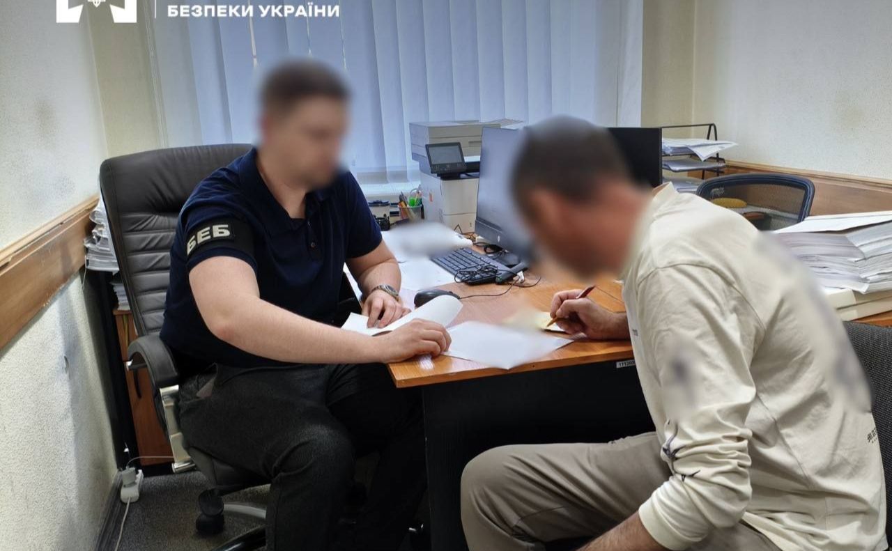 У Полтаві двоє чоловіків продавали саморобний бензин