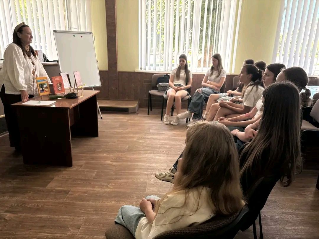 Учасники «StoryLab» зустрілися з тележурналісткою, поетесою та мисткинею Оленою Никифоренко