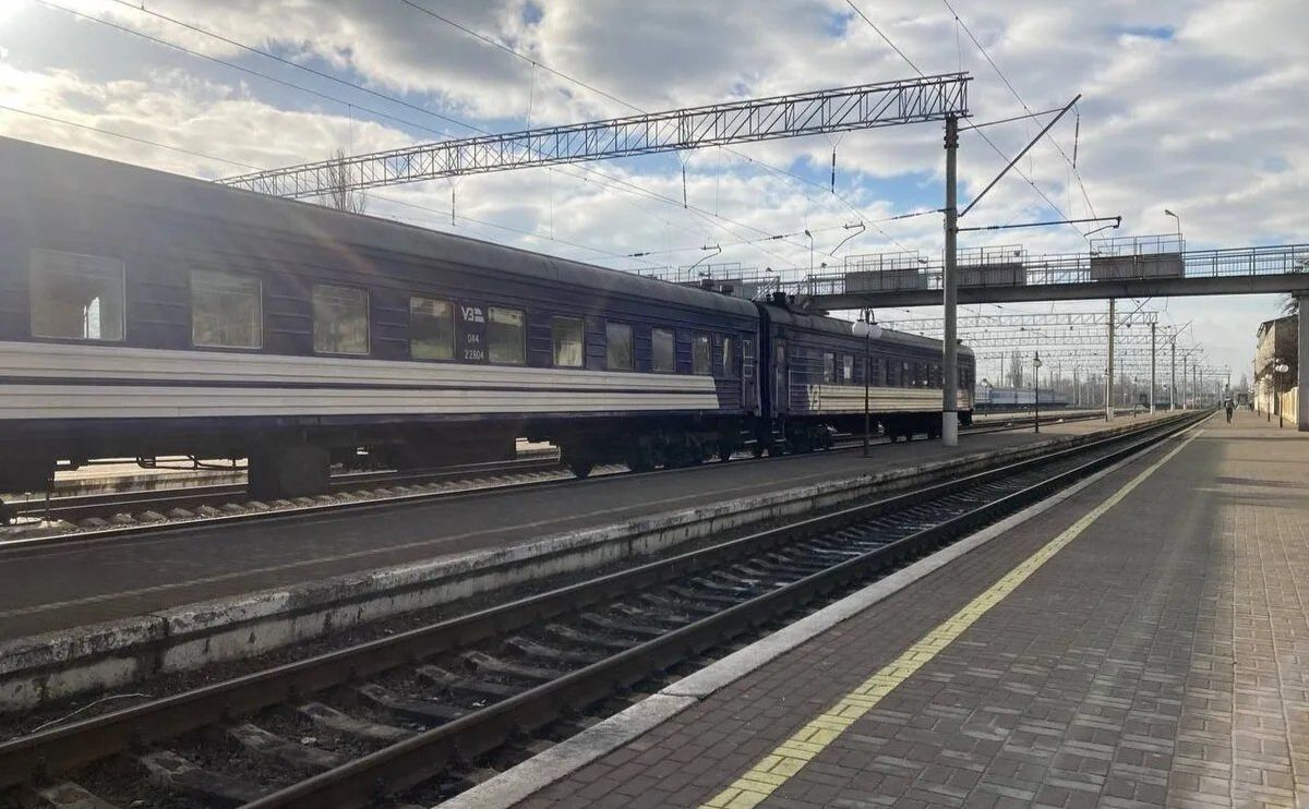 У Кременчуці двох підлітків уразило електричним струмом від контактної мережі