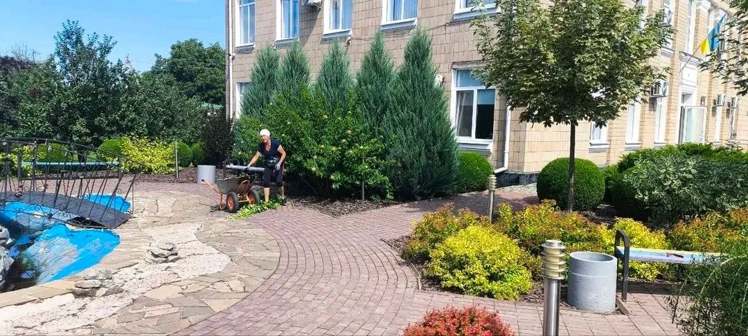 Як озеленювачі КП «Ефект» щодня створюють затишок у громаді