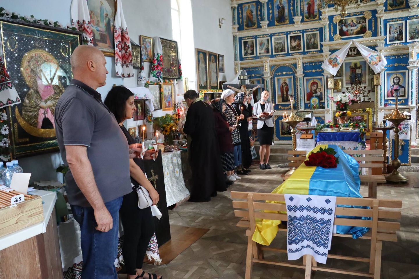 Решетилівська громада провела в останню путь стрільця Миколу Калінку