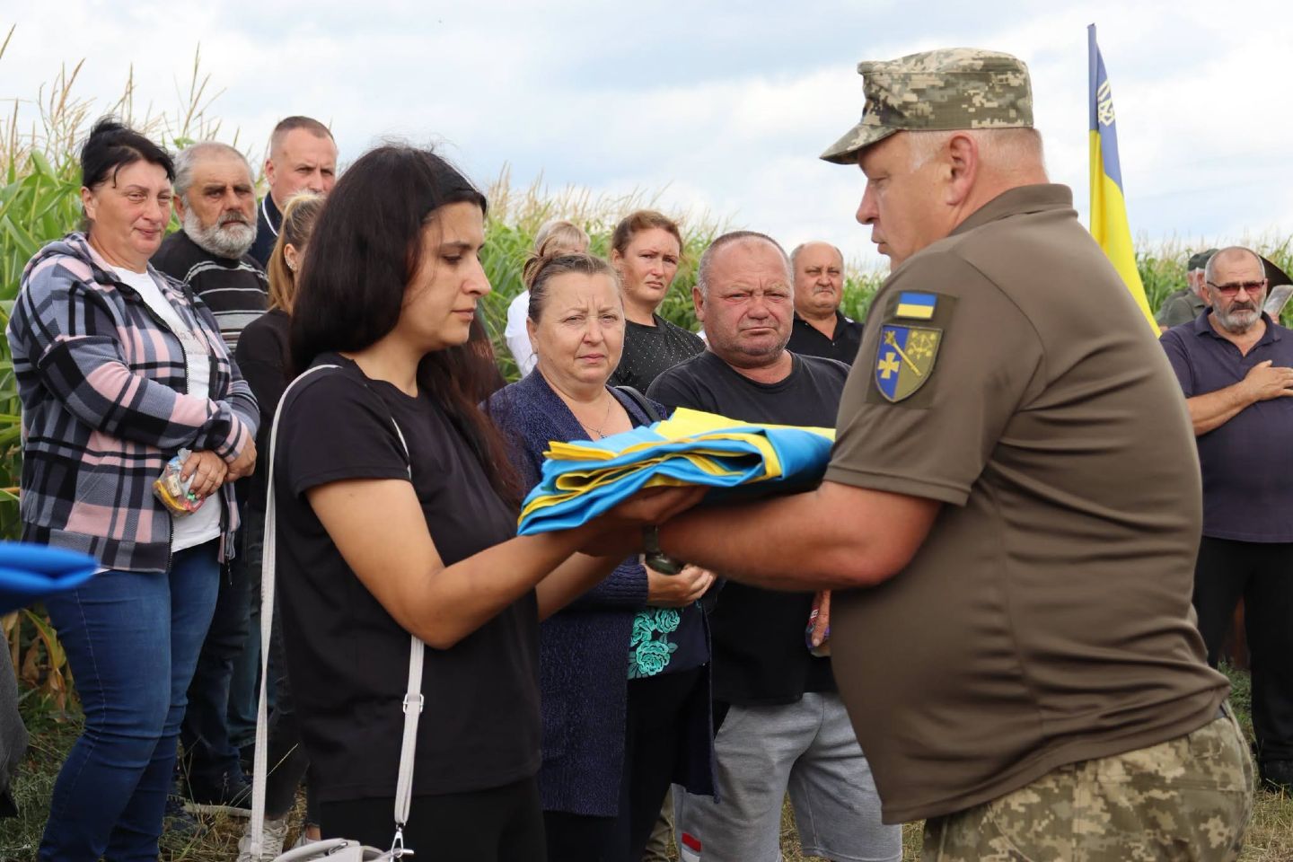 Решетилівська громада провела в останню путь стрільця Миколу Калінку