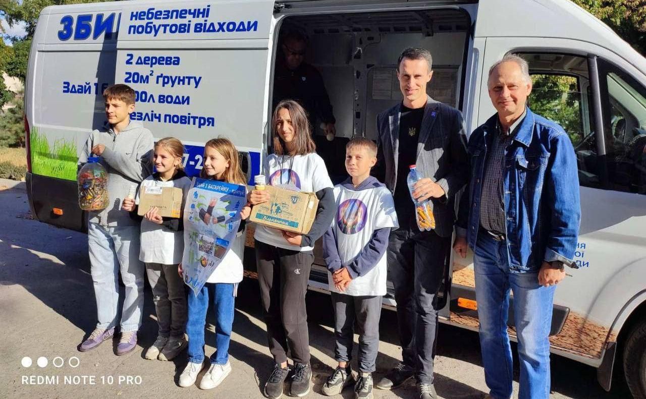 За 6 років мешканці Полтавщини здали на Екобус понад 12 тонн батарейок