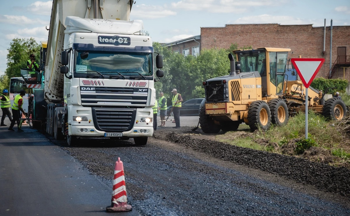 На Полтавщині ремонтують дорогу Велика Багачка — Гоголеве — Зіньків