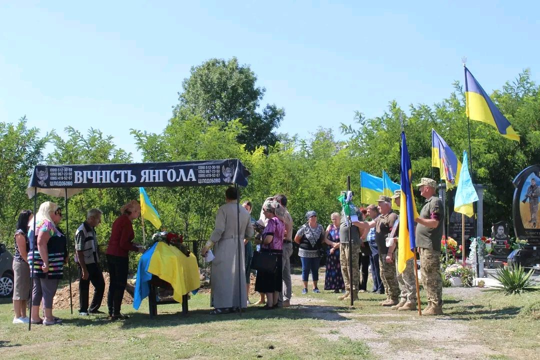 Решетилівська громада провела в останню путь Вадима Колісника