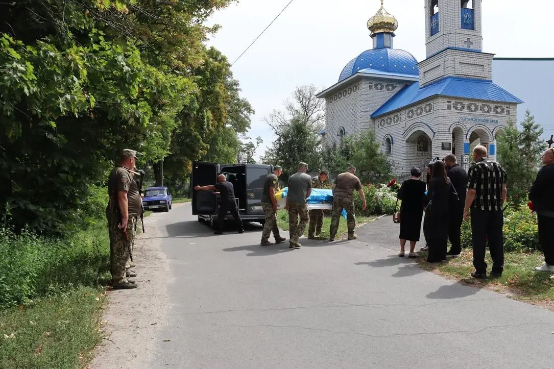 Решетилівщина попрощалася з Захисником Петром Гузоватим