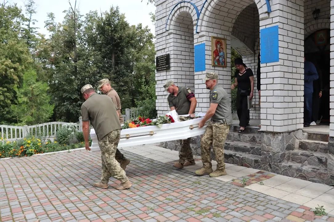 Решетилівщина попрощалася з Захисником Петром Гузоватим