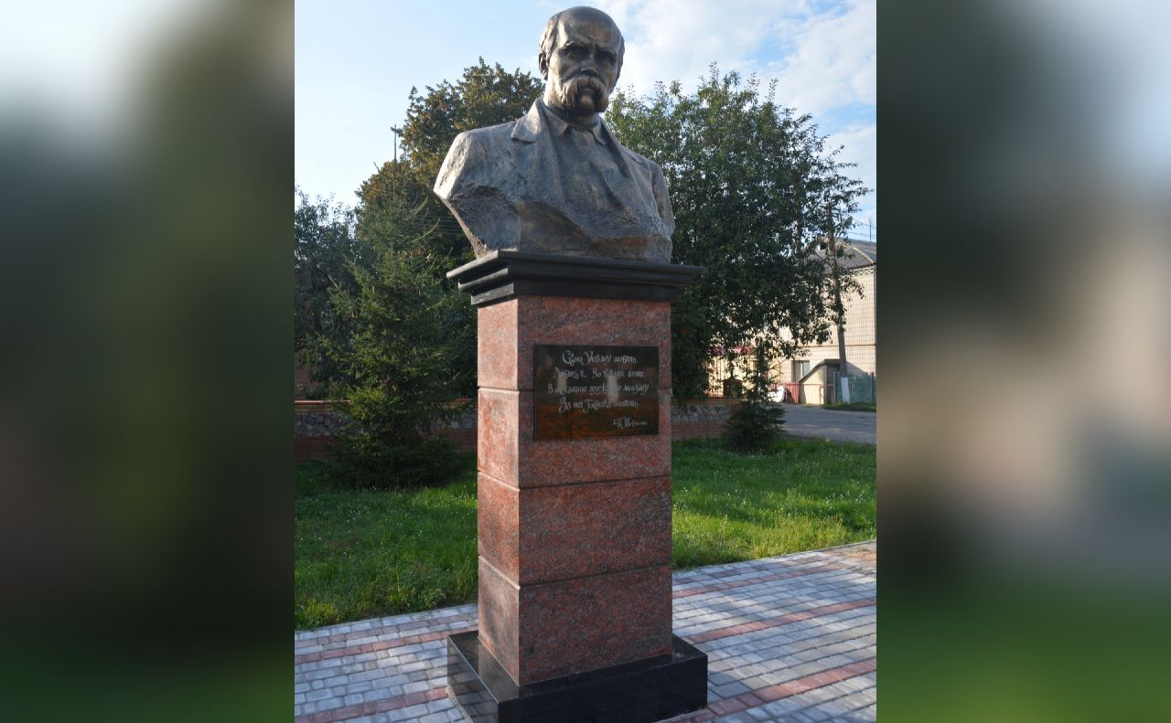 У Решетилівці відреставрували погруддя Тараса Шевченка