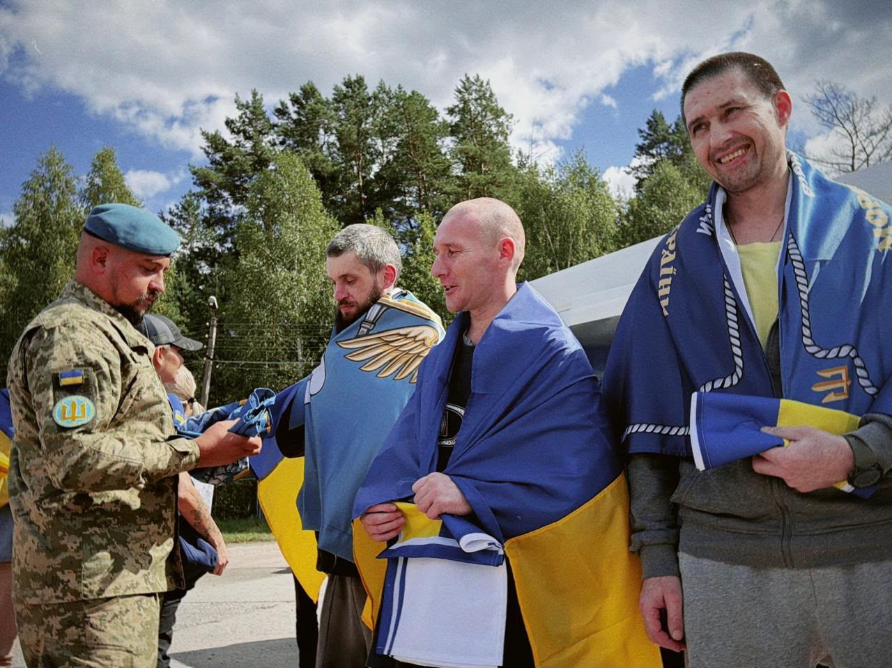 В Україну повернули 10 військових, яких вважали зниклими безвісти