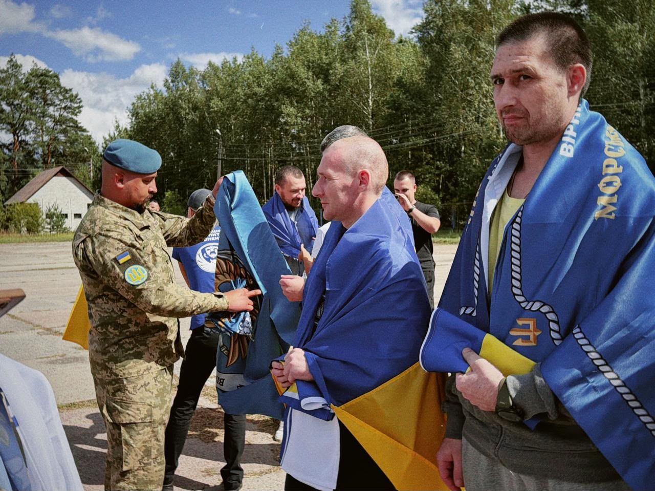 В Україну повернули 10 військових, яких вважали зниклими безвісти
