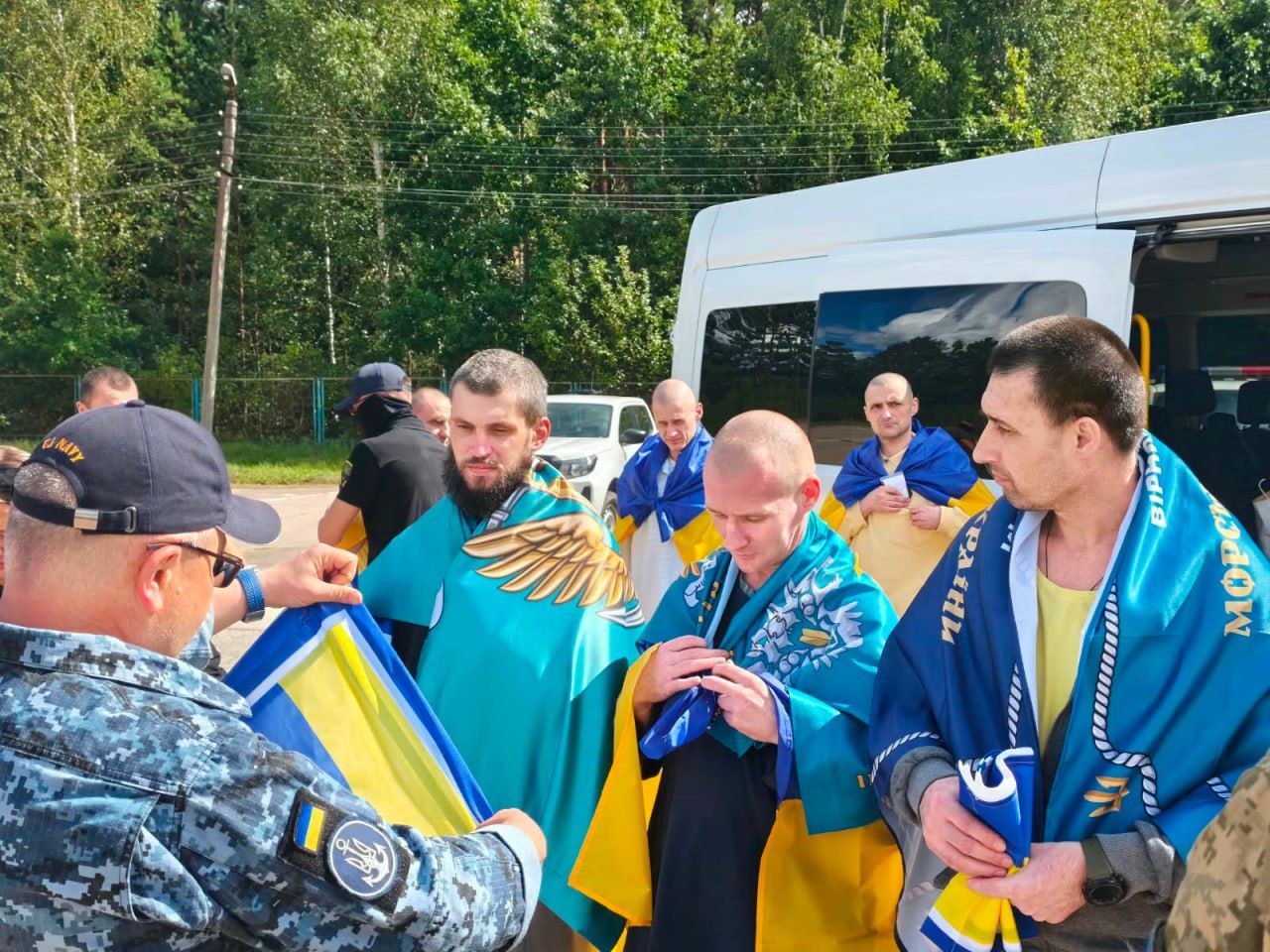 В Україну повернули 10 військових, яких вважали зниклими безвісти