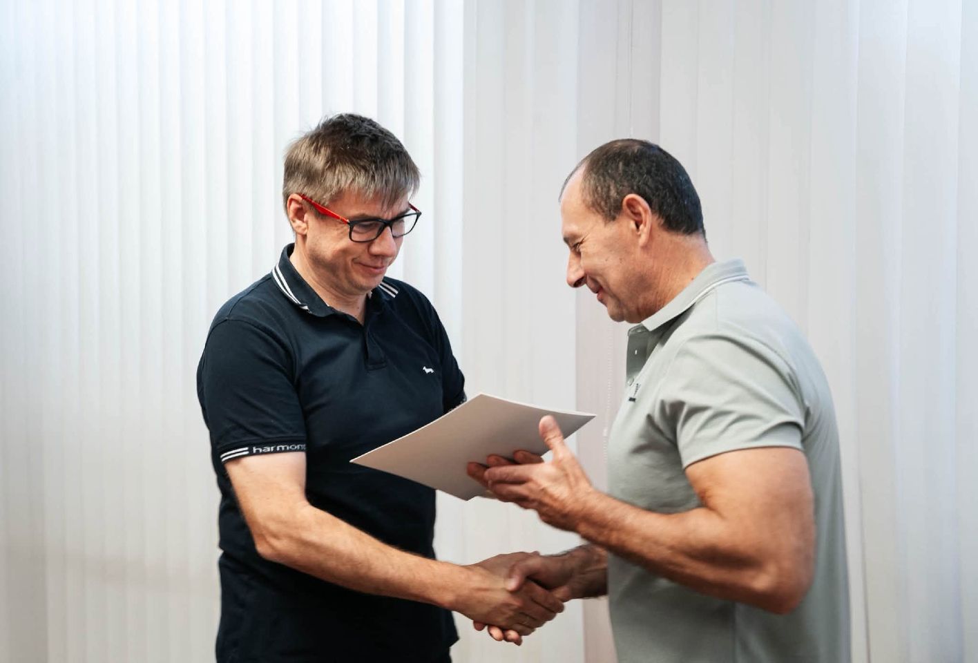 Припинення депутатських повноважень і майнові питання: відбулася позачергова сесія облради