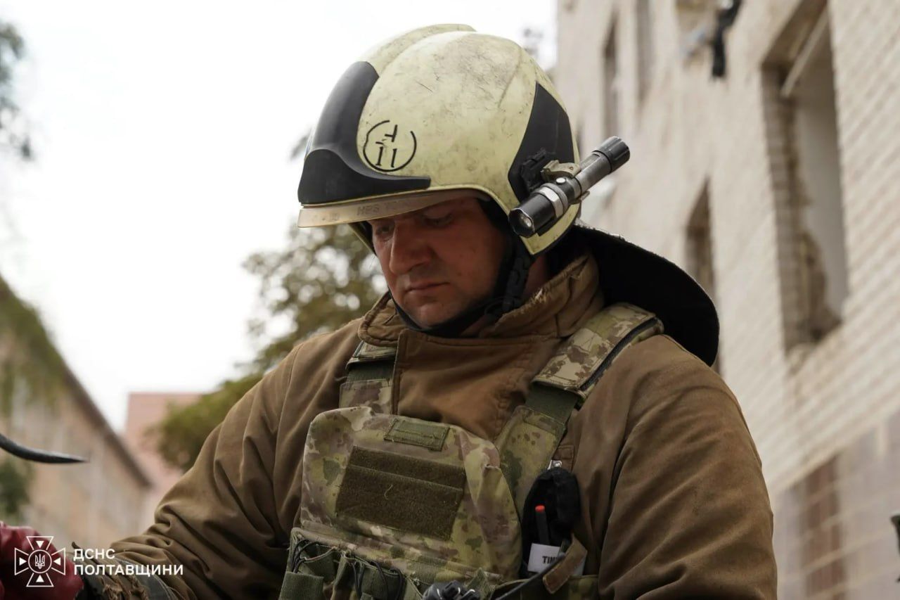 Дев’ятьох рятувальників із Полтавщини відзначили державними нагородами