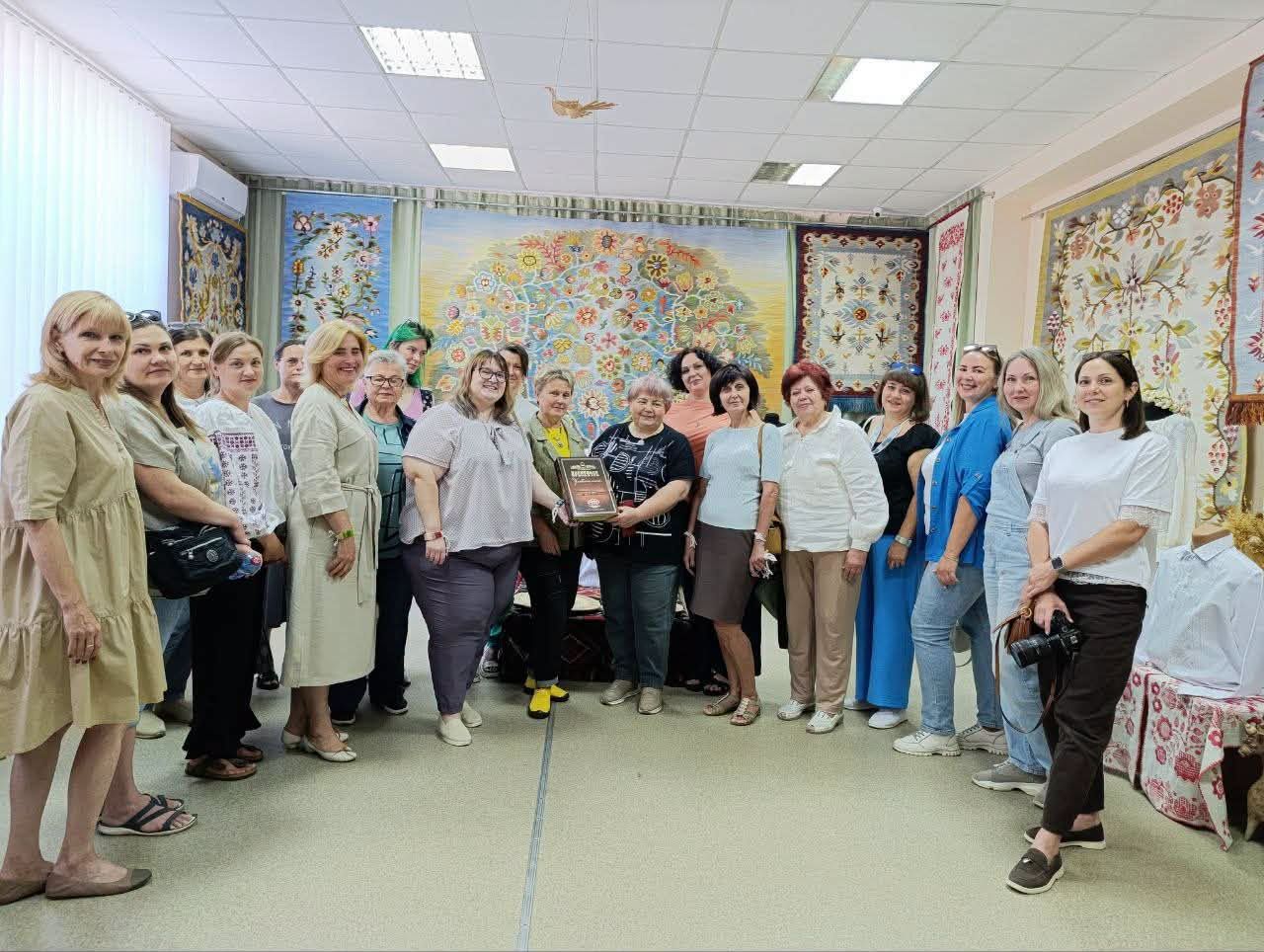На екскурсію до ВЦВК завітали кременчуцькі вишивальниці