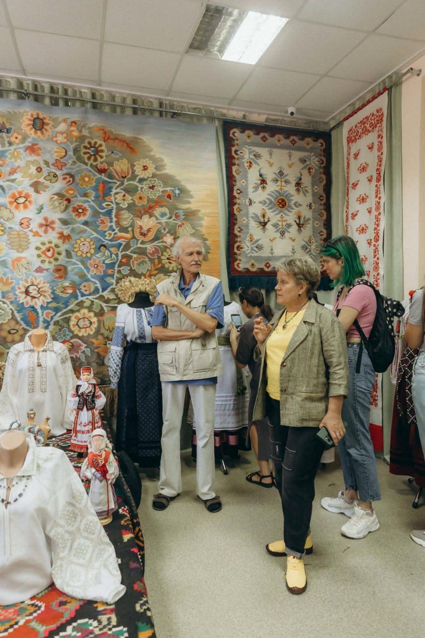 На екскурсію до ВЦВК завітали кременчуцькі вишивальниці