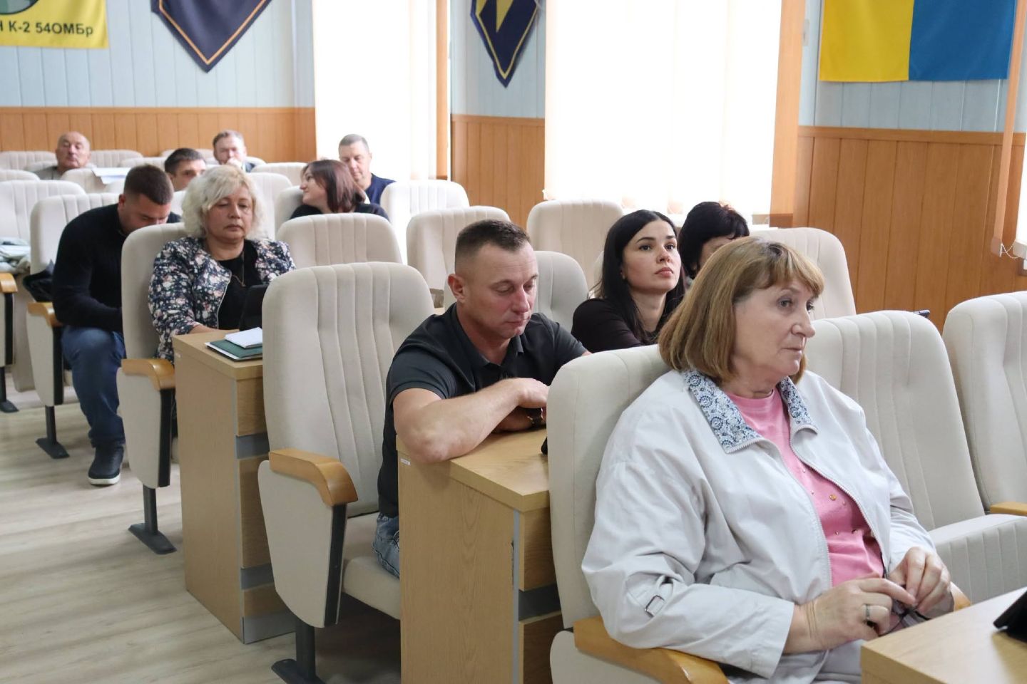 Гроші на тепло взимку, медицину, оборону та правопорядок: на що міська рада перерозподілила кошти